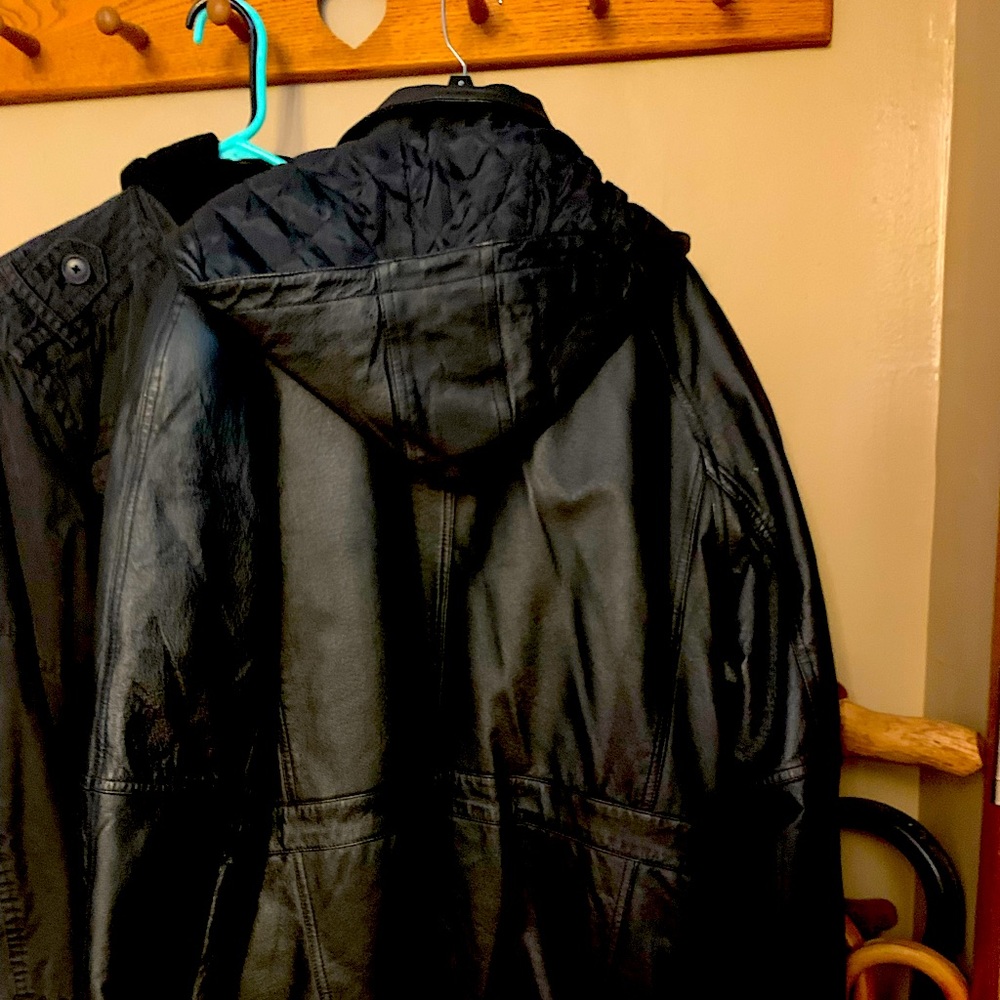 Like new men’s leather coat.  Very nice
